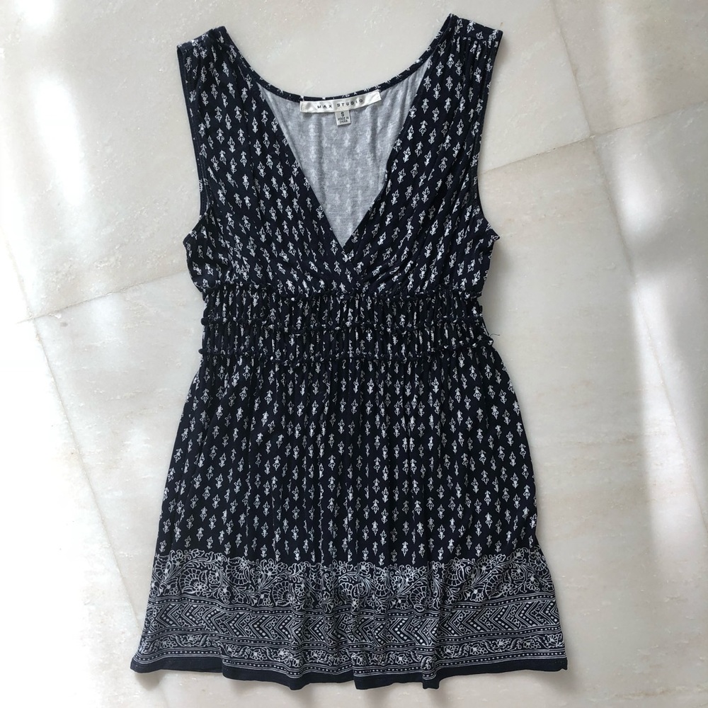 Max Studio Navy & White Leaf Print Sleeveless Top